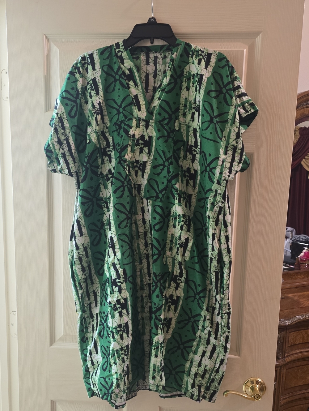 Green Abstract Pattern V-Neck Women's Caftan Dress [M]